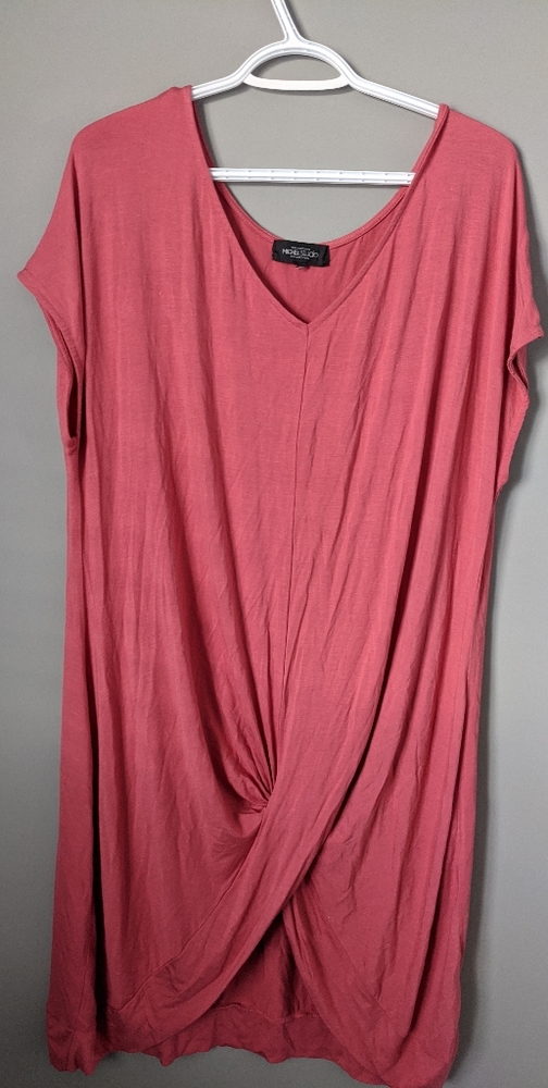 🌻4/$10 - Blush dress with twist detail